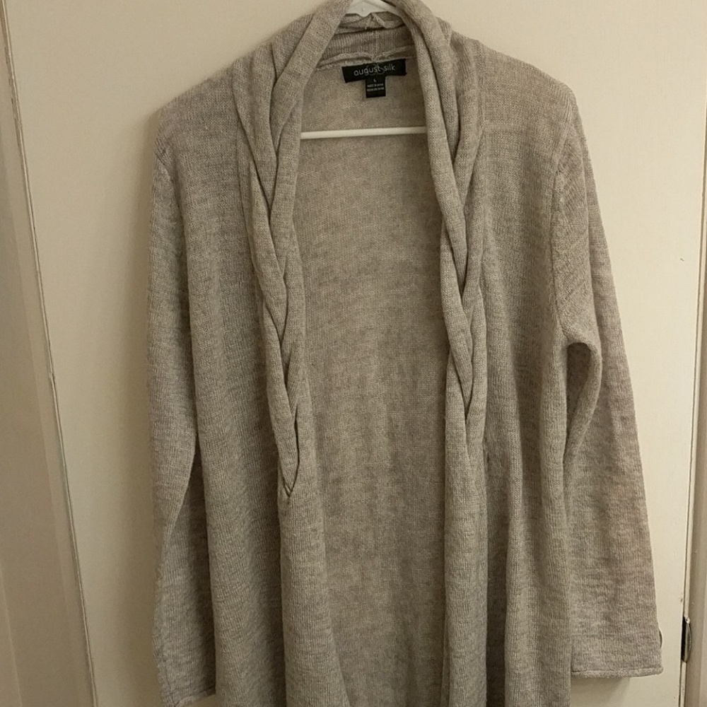 Beautiful and cozy! Knee length gray sweater.